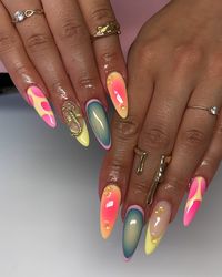 Toujours des poses incroyables with my girl 💛🩷 @esmerraayyy #nails #nailsstrasbourg #frenchnails #nailart #nailartstrasbourg #onglesstrasbourg #ongles #3Dnails #prothesisteongulaire