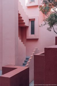 Muralla Roja by Ricardo Bofill - au pays des merveilles