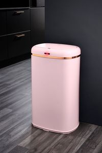 Hygienically dispose of your household waste with the 58L Tower square sensor bin. It features a touch-free opening so you can dispose of household waste hygienically with one swift hand motion. The robust stainless steel body ensures a long-lasting reliable kitchen essential, and the Cavaletto design means you don't have to compromise on style. The bin liner retainer ring keeps the liner in position to prevent mess and makes it easier to replace. The automatic closing lid gets to work after fi…