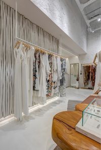 Loja de Roupas com Decoração Mediterrânea | Casa de Valentina