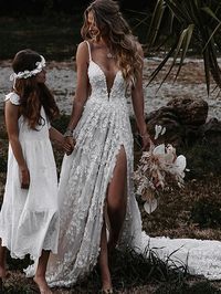 Spiaggia / Destinazione Sensuale Boho Abiti da sposa Linea-A A cuore Corpetti Canotta Strascico di corte Di pizzo Abiti da sposa Con Con applique Spacco sul davanti 2023 del 2023 a € 285.99