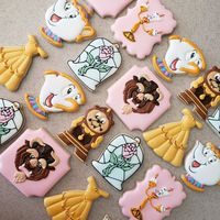 Be Our Guest! Put these cookies' service to the test! We're sure YOUR guests will love these special hand crafted treats! This listing comes with two options Option one; one dozen with 3 designs of your choice Option two; two dozen with all 7 designs