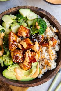 Crispy Bang Bang Salmon Bites Bowls with incredible glazed crispy salmon bites, fresh veggies, rice, avocado, and creamy bang bang sauce!