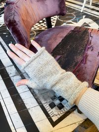 Free Pattern: ‘Simple’ Fingerless Gloves — Well-Loved Knits