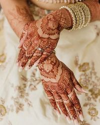 When it comes to getting your hands stained with henna, the 2021 brides-to-be will accept nothing short of the most beautiful and exquisite bridal Mehndi design. Here are some of the trendiest bridal mehendi designs!