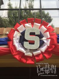 Learn how to make this July 4th decorative medallion at www.youtube.com/prettifyyourlife