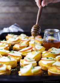 Smoked Gouda & Apple Crostini drizzled with Honey - an easy holiday appetizer with only 5 ingredients! This crostini is sweet, salty, savory and crunchy!