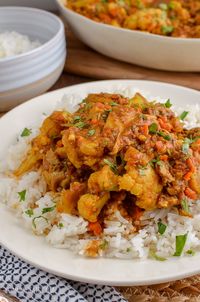 Chicken and Cauliflower Curry | Slimming Eats