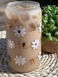 Honey Bee Daisy Glass, Beer Can Glass, Iced Coffee Glass Can, Personalized Cup with Lid and Straw, Frosted Glass Can, Personalized Gifts Includes Lid and Straw.  This beautiful beer can glass is great for your favorite cold drink. It can be personalized with a name at no extra cost just add it to the notes at checkout. Perfect gift for yourself, your friends, your family, or your loved ones on Birthdays, Mother's Day, Father's Day, Christmas, weddings, Bridesmaids.... and any special occasion. I