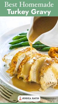 Don't+let+those+turkey+drippings+from+your+Thanksgiving+roast+go+to+waste!+This+delicious+turkey+gravy+recipe+is+quick+and+easy+to+make.+#turkeygravy+#thanksgivinggravy+via+@foodiegavin