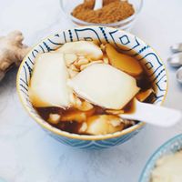 Chinese Tofu Pudding. A delicious silken tofu in a sweet ginger sugar broth. A popular dessert served as Chinese dessert cafes. It's very easy to make at home and comes together in less than 10 minutes and it only requires 5 ingredients!