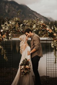 Elopement Styled Bohemian Wedding Session | https://wanderingweddings.com/blog/elopement-styled-bohemian-wedding-session/