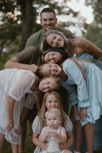 The cutest idea for a family photo! #familyphotowallideas #photography #familyportrait