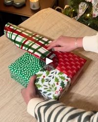 3.3M views · 25K reactions | Wrapping a gift with 4 different Christmas papers 🎁 | Such a creative way to wrap presents 🤩 🎄 🎁 | By UNILAD | Facebook