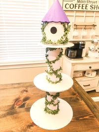 How to make a DIY Rapunzel cupcake tower. How to make a Rapunzel tower. DIY cupcake tower. Easy DIY Rapunzel cupcake tower for Rapunzel birthday party