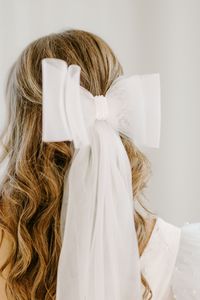 Introducing the Francine Bow hair clip — a hair accessory that adds a new twist to your bridal veil look! Let your hair down and let this bow clip add a playful, fun-filled twist to your bridal wardrobe! I T E M D E T A I L S Large hair barrette Stiff Mesh Bow Pearl details at center of bow Long tails to create veil like look This product is shipped from our offices, therefore: Has a 1-3 business day production time prior to shipping Product is eligible for returns: Contact us within 2 days of d