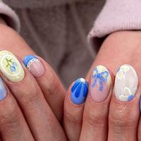 Suelen Bagley | Nail Tech🦋 on Instagram: "happy mother’s day to all you beautiful women💙⭐️ enjoy these cutie spring nails!!  #nails #nailtech #utahnailtech #nailfie #bluenails #bownails #flowernails #springnails #summernails"