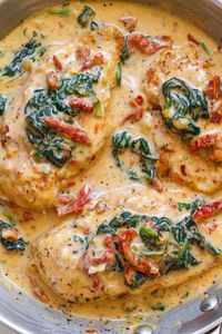 Chicken with Spinach in Creamy Parmesan - #eatwell101 #recipe - An easy #one-pan #dish that will wow the entaire family for dinner! - #recipe by #eatwell101