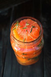 Marinated Oranges are beautiful, refreshing, and perfectly scented with rosemary and honey. These delicious oranges can work their way into any meal, and are especially lovely for dessert. #oranges #caracara #marinatedoranges #rosemary