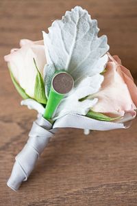 magnetic boutonniere! For next time I do the flowers for someone's wedding! Great tip! #weddingflowers