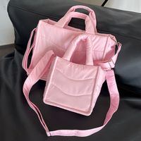 TOTE BAGS выполнены из непромокаемой ткани, так что никакая погода не испортит ваше настроение и не намочит важные вещи! С такой сумкой можно смело отправляться на работу, учебу или прогулку💖 - Размер сумочки 25*35*8 - Закрывается на молнию - Сшита из непромокаемой ткани, можно носить в любой сезон года - Длинный ремешок на 40 мм, длина регулируется (максимум 140 см) - Внутри: одно отделение и карман на молнии Оформить заказ можно в direct 💌 или по ссылке в шапке профиля