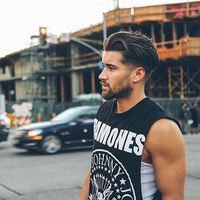 Pairing a long flow top with a low fade taper makes you look a lot less 90’s and a lot more 2016. This hairstyle does feature a long top and short sides but that doesn’t make it an undercut, as classic undercuts have a shorter top and a higher fade/shaved side.