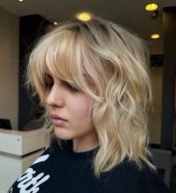 This beautiful textured short hair bombshell blonde style was designed by @deepcouture_ using #RedkenShadesEQ 010VG & 09NB 💛🖤 Go blonde with Redken >>> https://www.redken.co.uk/salonlocator