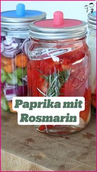  

Wir fermentieren heute frische Paprika gemeinsam mit dem Heilkraut Rosmarin. Ein einfaches und schnelles Rezept, um deine frischen Paprika zu einem leckeren Snack zu fermentieren.

Der Geschmack des Rosmarin verleiht deinen Paprika gemeinsam mit Knoblauch eine wunderbar würzige Note.

Wir wünschen dir einen guten Appetit und viel Spaß beim Nachmachen unserer fermentierten Paprika mit Rosmarin & Knoblauch.

Du brauchst
 • Sauer macht glücklich Fermentierset
 • Sauer macht glücklich Glasbeschwerung
 • 1-2 Paprika
 • 2-3 Knoblauchzehen
 • 1 frischen Zweig Rosmarin
 • Steinsalz (1,5 - 2 %)
 • 500ml Wasser

Das ganze Rezept 

https://www.sauer-macht-gluecklich.de/paprika-rosmarin-fermentieren-rezept/

