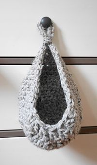 Crochet hanging basket - free pattern - mallooknits.com