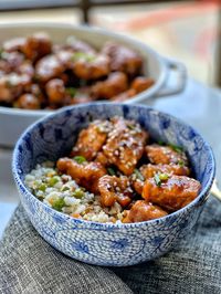 Fakeout takeout at home, but make it in a slow cooker!  That's the beauty of this recipe for Healthy Slow Cooker General Tso's Chicken.  This recipe features chunks of chicken breast, lightly pan fried and then slow cooked in a sweet and savory sauce made with Hoisin sauce, brown sugar, soy sauce, ginger, and garlic.  Perfect to feed a family or to prep for one for lunches for the week; serve with rice, cauliflower rice, and a vegetable for the ideal meal. Just like takeout, but healthier.