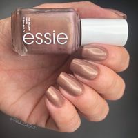 Last but not least from the @Essie Spring 2019 Collection we have “Teacup Half Full”. This is a chestnut brown with a gold shift. Very nice…