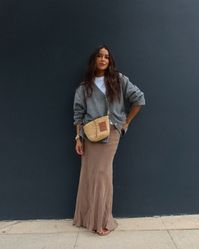 Casual chic maxi skirt outfit idea! - Sincerely Jules