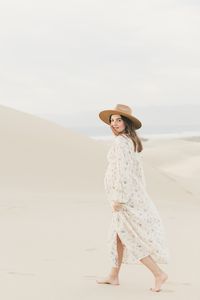 Sand dunes maternity session | Kelli Avila Photography