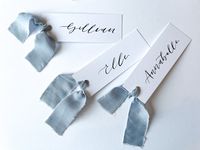 *please email names to thoughtfullymadeuk@outlook.com or add them to the order notes at checkout* Handwritten Calligraphy Style Place Cards perfect for weddings and events!✑ Handwritten Calligraphy✑ Smooth White Card✑ Silver or Gold eyelet✑ Luxury 'silk style' Chiffon Ribbon✑ Available with or without ribbon✑ Available with or without eyelet/hole✑ All place card orders are tracked (not including samples)✑ Check estimated dispatch time, this varies in low/high season✑ Message for rush ordersRibbo