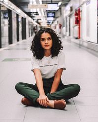 fashion girl - moda feminina - verde - caramelo - tshirt - tshirt com frase - ootd - look - calça alfaiataria - são paulo - tumblr girl