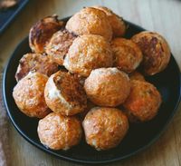 Looking for a baby salmon recipe? You should try these baked salmon meatballs. These salmon balls are great for babies 6-7 months+ and blw ...