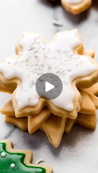 Sally McKenney on Instagram: "This is my NO FUSS cookie icing. ❄️🍪 Recipe is on my website and below. The full video tutorial, storing instructions, and all my decorating tips and instructions are included on my website. Link in my bio, or comment RECIPE and we can DM you the link.
⠀⠀⠀⠀⠀⠀⠀⠀⠀
GLAZE ICING (enough for around 2 dozen cookies)
-3 cups (360g) confectioners’ sugar
-1/2 teaspoon vanilla (omit and replace with water for stark white icing)
-2 teaspoons light corn syrup (gives the icing sticking power and creates a beautiful sheen on the dried icing. I don’t recommend skipping it, but you can if absolutely needed)
-4.5-5 Tablespoons (67-75ml) room temperature water
-pinch salt
⠀⠀⠀⠀⠀⠀⠀⠀⠀
Using a fork, stir the confectioners’ sugar, vanilla, corn syrup, 4.5 Tablespoons (67ml) of water