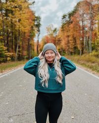 KAY DAYE | Content Creator on Instagram: "“& all at once, summer collapsed into fall.” - Oscar Wilde 🤍 #travelblogger #hockinghillsstatepark #hockinghills #hockinghillsohio #hikingadventures #hikingoutfit #fallfashion #falloutfits #fallaesthetic"