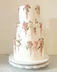 Buttercream wisteria and palette knife foliage for a unique and romantic centerpiece cake #weddingcake