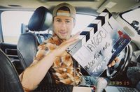 glen powell behind the scenes of ‘twisters’