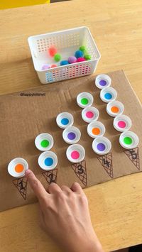 Introduce your toddler to 1-to-1 correspondence counting with this brilliant DIY learning toy! Find more 1 to 1 correspondence activities on Happy Tot Shelf blog. 