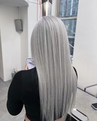 Silver Hair Color Is Blowing Up Again And Here’s How To Wear It