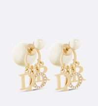 The Dior Tribales earrings offer a new variation on an iconic style of the House. The white resin pearls suspend the letters 'D.I.O.R.' in gold-finish metal, with the letter 'O' in a pavé of crystals. These bold earrings can be paired with other styles from the Dio(r)evolution line..