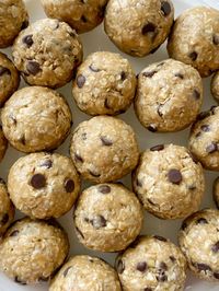 Oatmeal Energy Balls require only 4 ingredients! Quick oats, peanut butter, honey, and mini chocolate chips for snack-sized energy oatmeal balls.