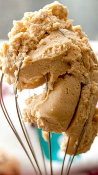 Peanut Butter Buttercream Frosting ~ sturdy, fast, easy to whip up and perfect for any cakes, cupcakes, or to spread on cookies.