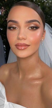 Top 33 Wedding Makeup Looks 2024: Bridal Beauty for Every Eye Color & Skin Tone - divagaze.com