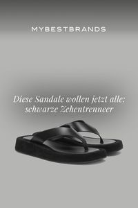 #TheRow hat schon vor einigen Saisons mit diesen Sandalen den Zehentrenner-Trend geprägt. Im Sommer 2023 setzen sich die Modelle in einem kontrastreichen Schwarz durch.