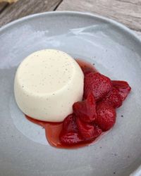 vanilla bean panna cotta roasted strawberries