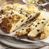 Rum and raisin damper | Women's Weekly Food