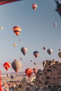 Hot Air Ballooning in Cappadocia (a MAGICAL adventure in Turkey!) #turkeytravel Hot air ballooning in Cappadocia, Turkey